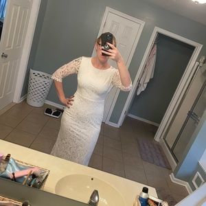 Brand new never worn Lulus wedding dress. Never been altered, size medium.